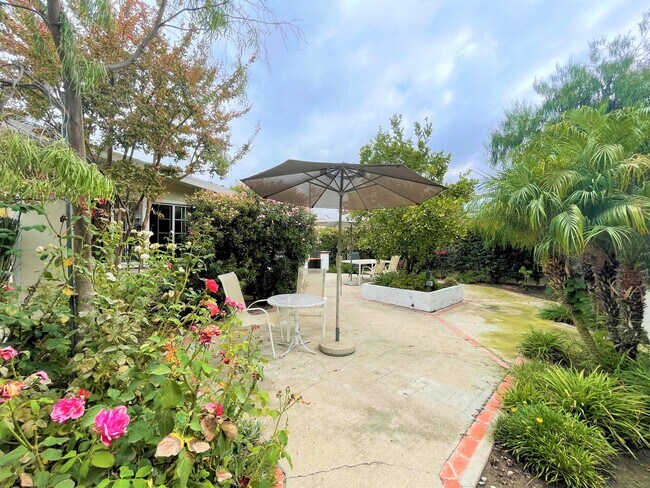 Building Photo - Studio Apartment -Open House  Tuesday and Thursday at 5pm