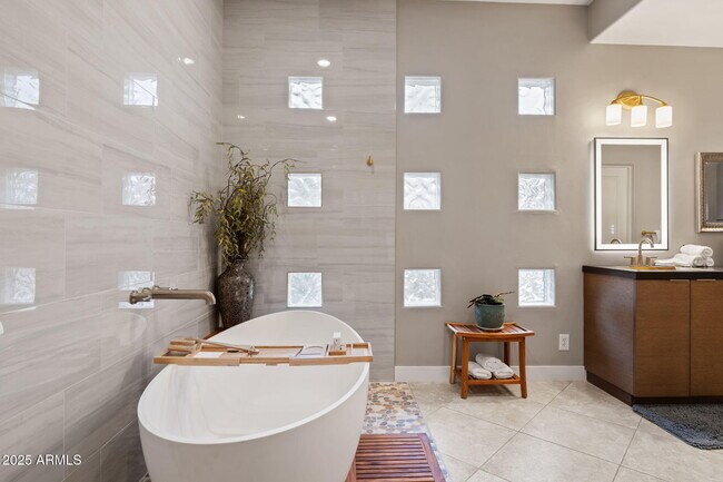 Building Photo - 5447 E Ron Rico Rd