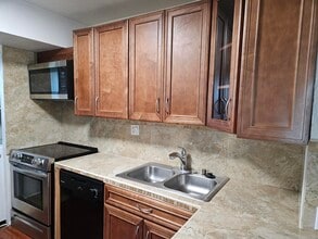 Building Photo - 8000 S Colony Cir