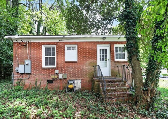 Building Photo - Charming 2BD/1BA Brick Duplex in NoDa!