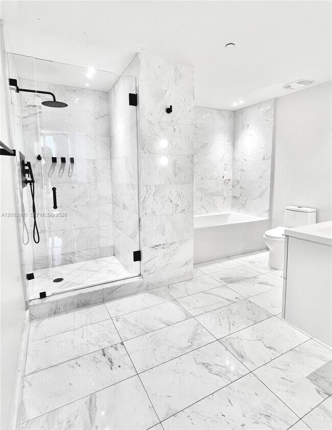 Building Photo - 9940 W Bay Harbor Dr