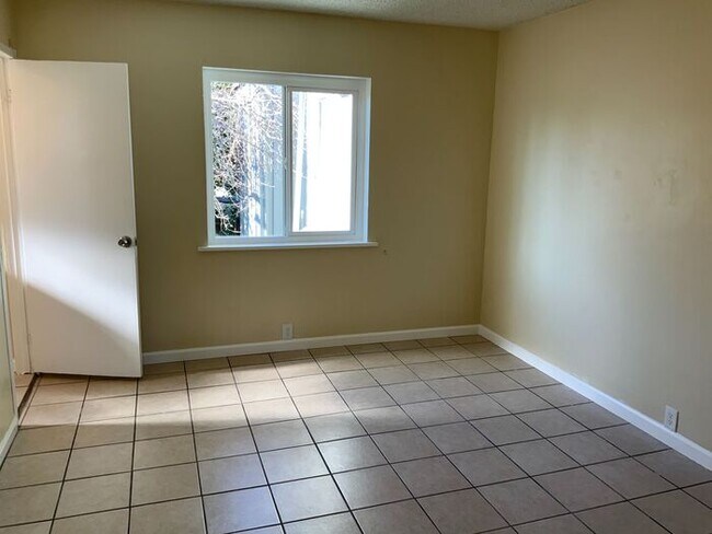 Building Photo - 407 N Washington St