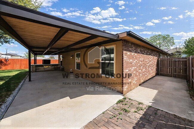 Building Photo - 8732 Polo Dr