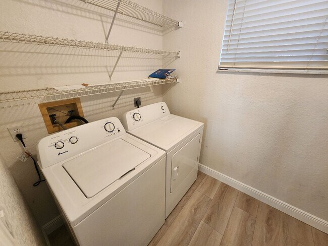 Building Photo - Bouchelle Island 2 Bedroom 2 Bath Condo