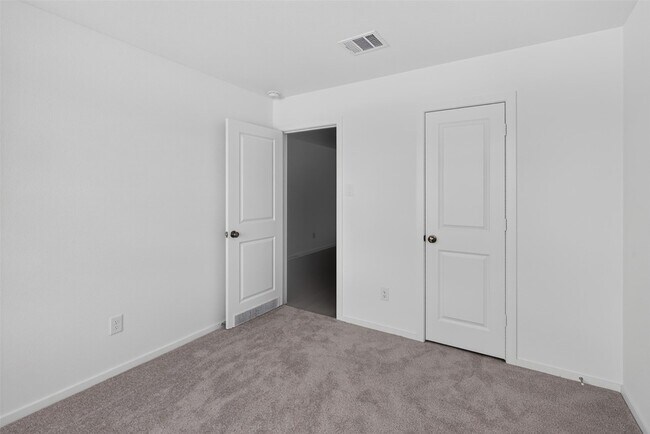 Building Photo - 3008 Calhoun Fls Dr