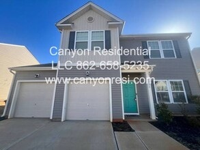 Building Photo - Beautiful 3 Bedroom 2.5 bath in well sough...