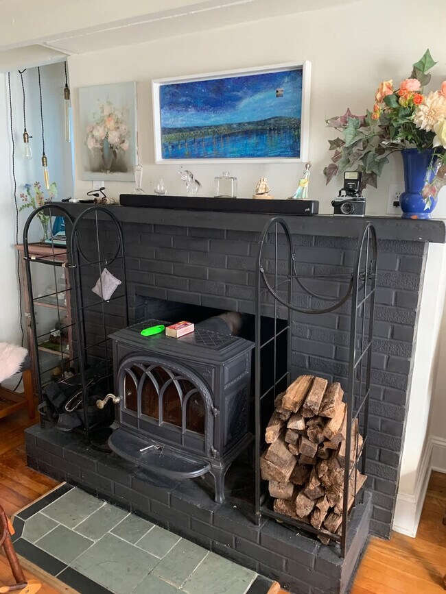 Building Photo - 54 River Dr