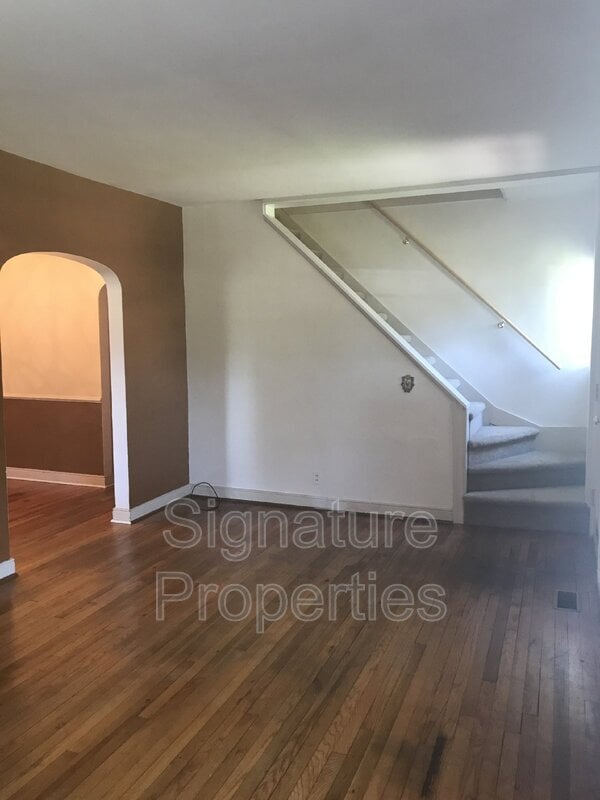 Building Photo - 2421 Wedgewood Ave