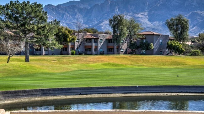 Building Photo - 10950 N La Cañada Dr
