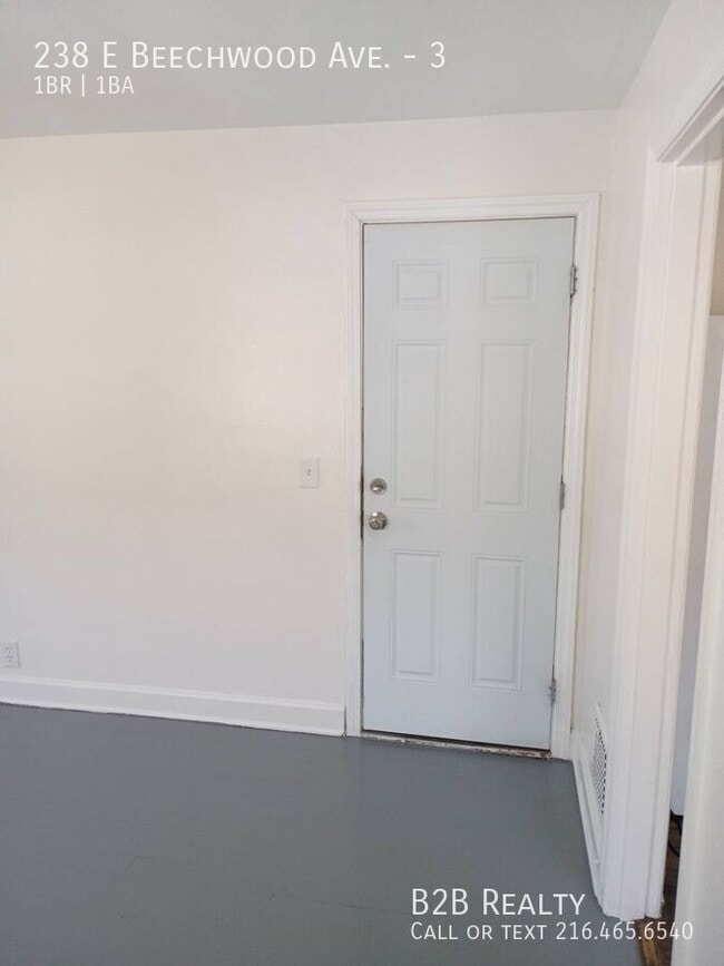 Building Photo - 238 E Beechwood Ave