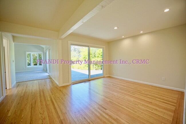 Building Photo - Gorgeous Home in Sought After Larkspur Nei...