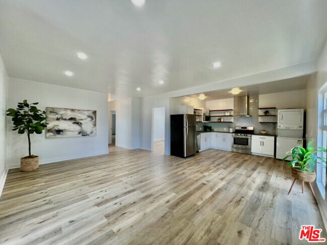 Building Photo - 1217 N Virgil Ave