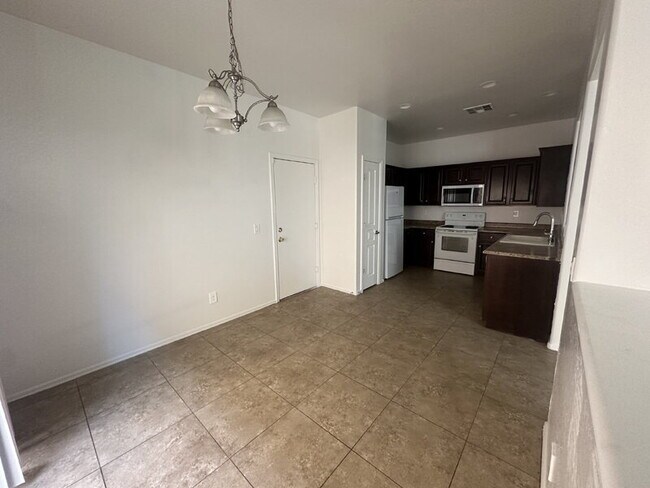 Building Photo - 3797 E Santa Fe Ln