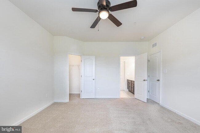 Building Photo - 7640 Knotting Hl Ln