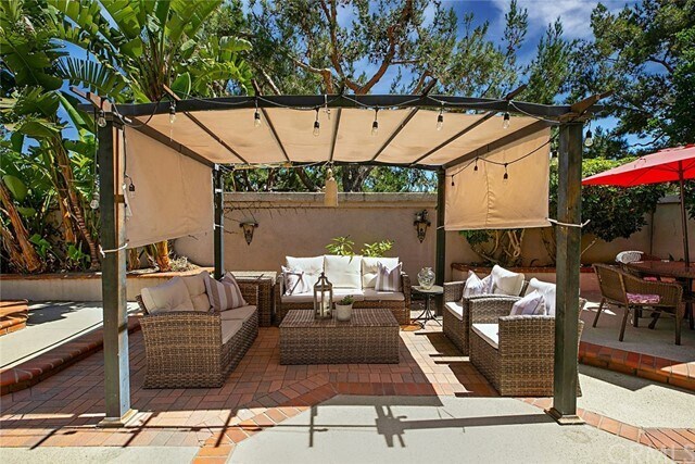 Building Photo - 23 Las Cruces