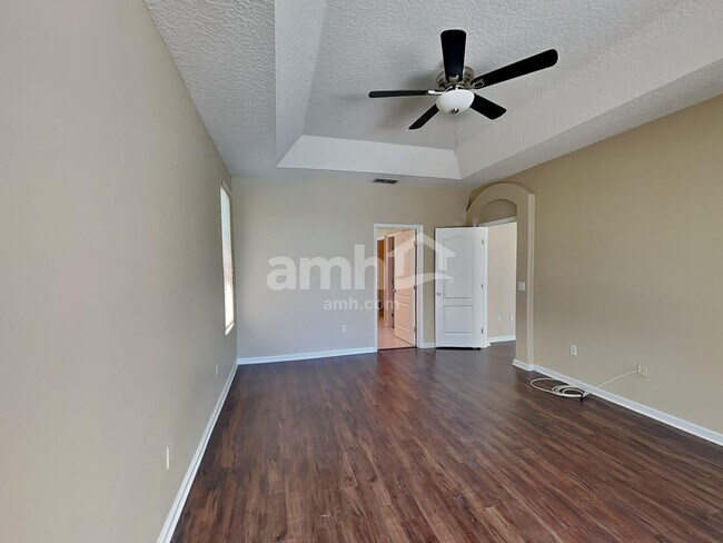 Building Photo - 13712 Lakes Way