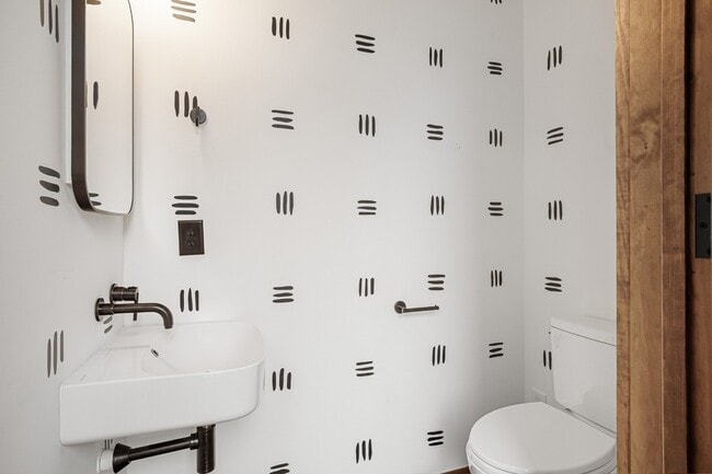 Building Photo - 1603 5th Ave N