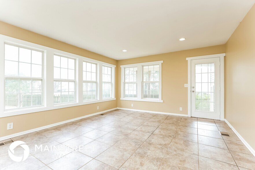 Building Photo - 5021 Trailwater Dr