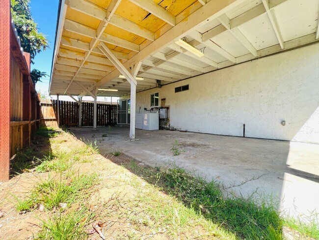 Building Photo - SDN 1171-1173