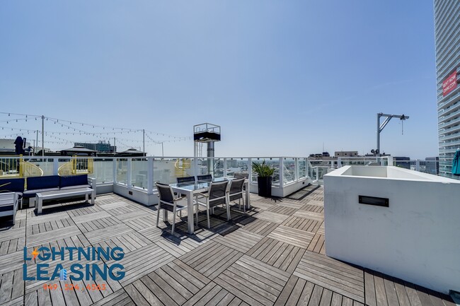 Building Photo - 939 S Broadway-1008