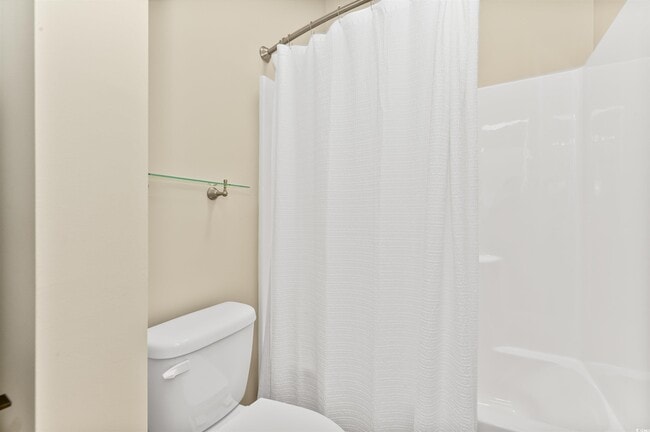 Building Photo - 1592 Buckingham Ave