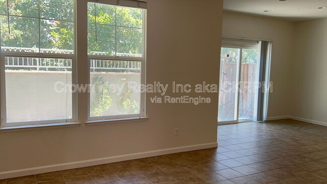 Building Photo - 151 W Saltillo Ln