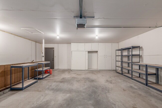 Building Photo - 6724 Knight Dr