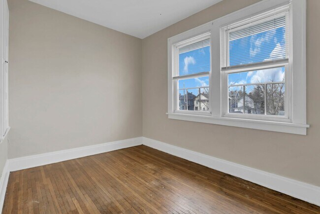 Building Photo - 27-29 S Terrace Ave