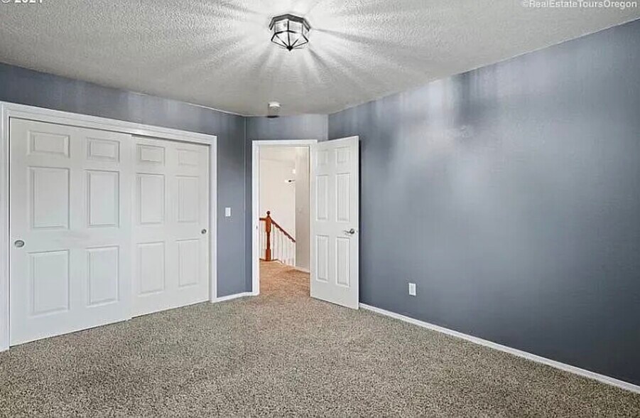 Building Photo - 5615 NE 75th Ave