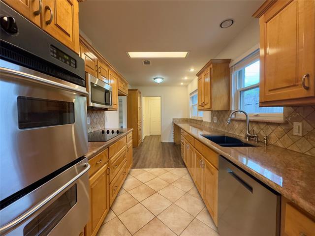 Building Photo - 7511 La Avenida Dr