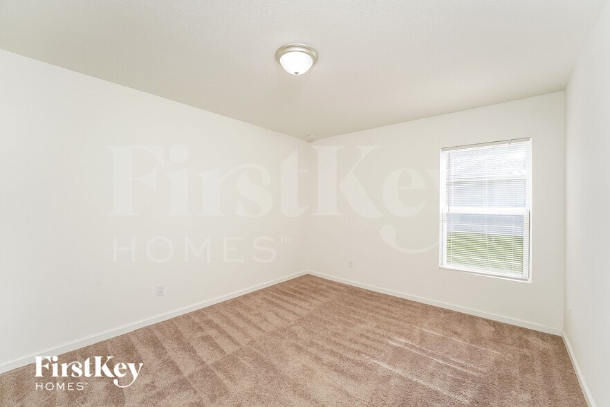 Building Photo - 1481 SW Kamchatka Ave