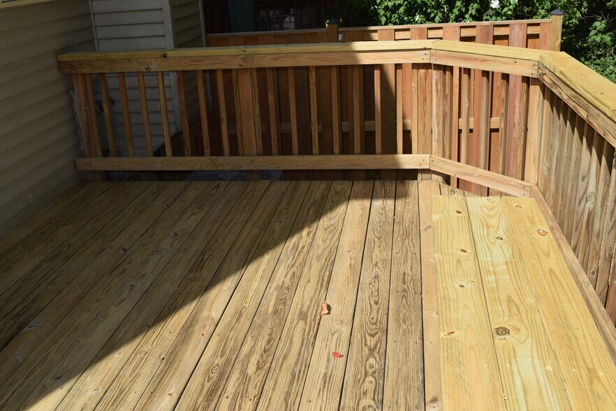 Deck - 397 S Pickett St