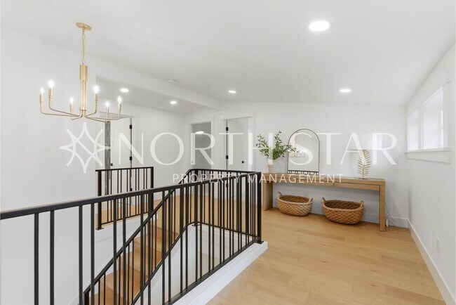 Building Photo - 592 9th St