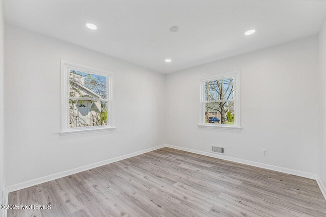Building Photo - 94 Monmouth Rd