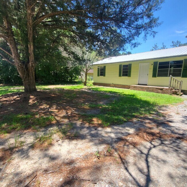 Building Photo - 302 Larsen St