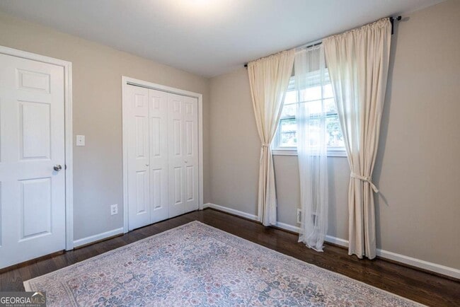 Building Photo - 2439 Parkland Dr