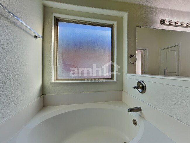 Building Photo - 924 Mesa Vista Dr