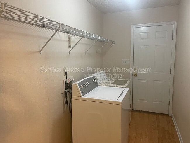 Building Photo - 6940 Hardwood Ct