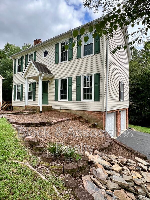 Building Photo - 1613 Round Hill Cir