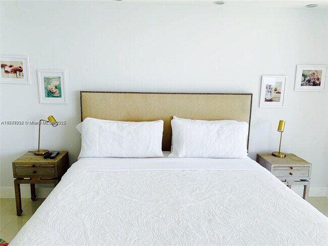 Building Photo - 4779 Collins Ave