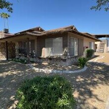 Building Photo - 2 Bedroom, 1 1/2 bathrooms property + Community with pool awaits!.