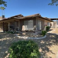 Building Photo - 2 Bedroom, 1 1/2 bathrooms property + Community with pool awaits!.