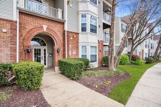 Building Photo - 3 Bed 2 Bath - Germantown Condo - Washer/Dryer In Unit