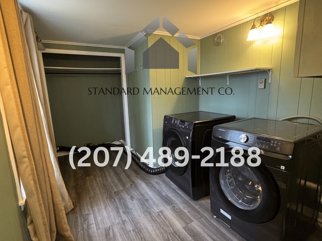 Building Photo - Well Maintained 4 Bedroom Single Family Ho...