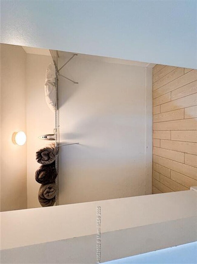 Building Photo - 2600 E Hallandale Beach Blvd