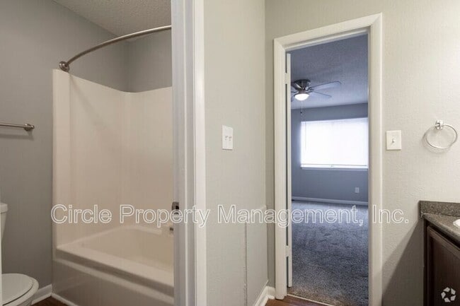 Building Photo - 2021 Highridge Dr SW