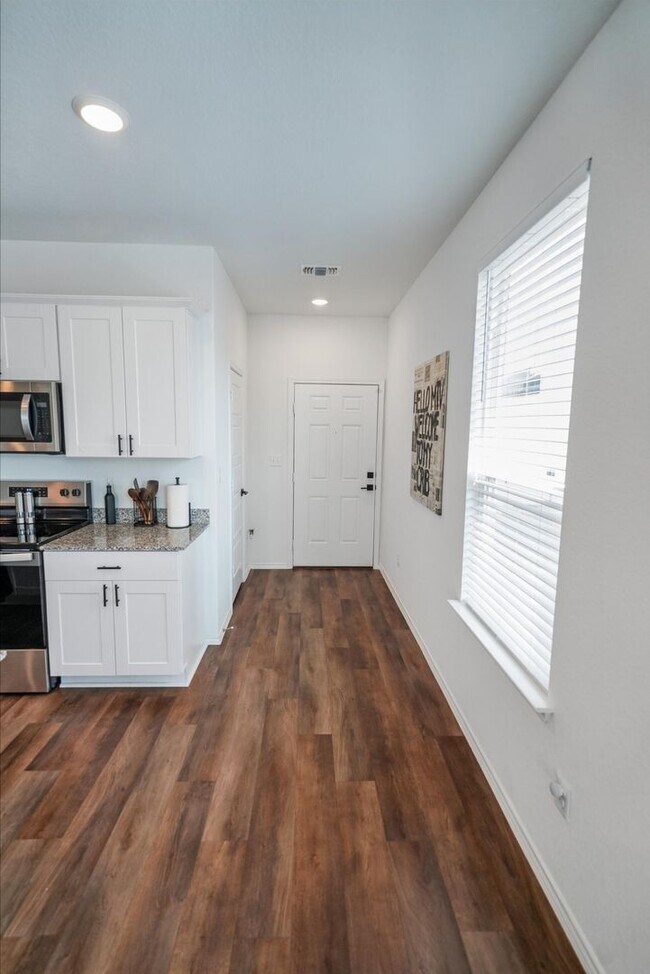 Building Photo - Beautifully Maintained Single-Story Home i...