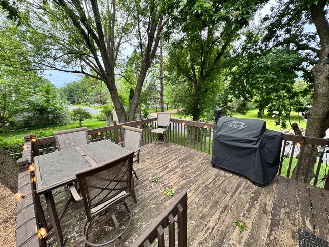 Building Photo - Walk To The Lake! **Rent Special**
