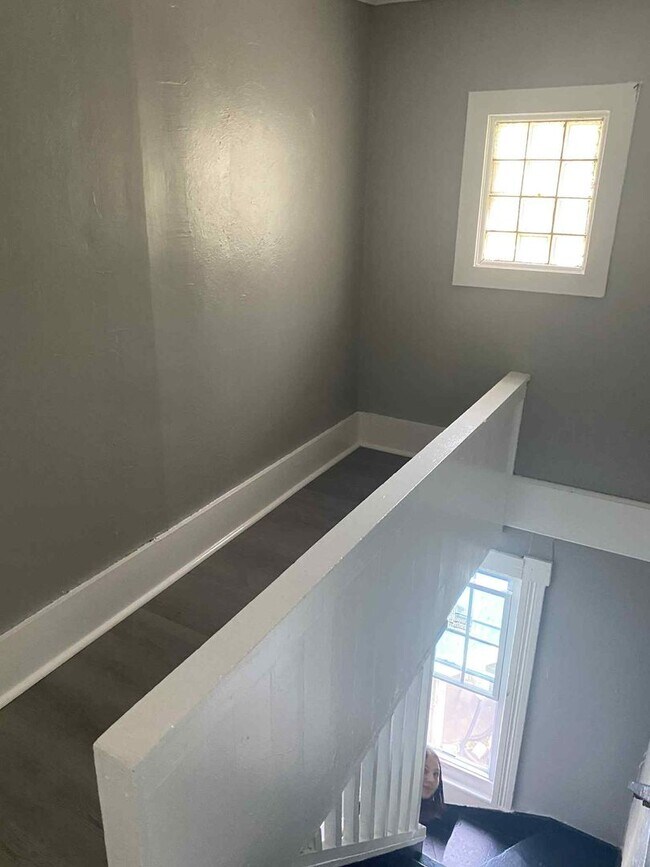 Building Photo - Newly Updated Spacious 5 bedroom 1 bathroom house for rent in Glassport!