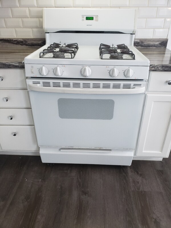 Building Photo - 33 Cypress St